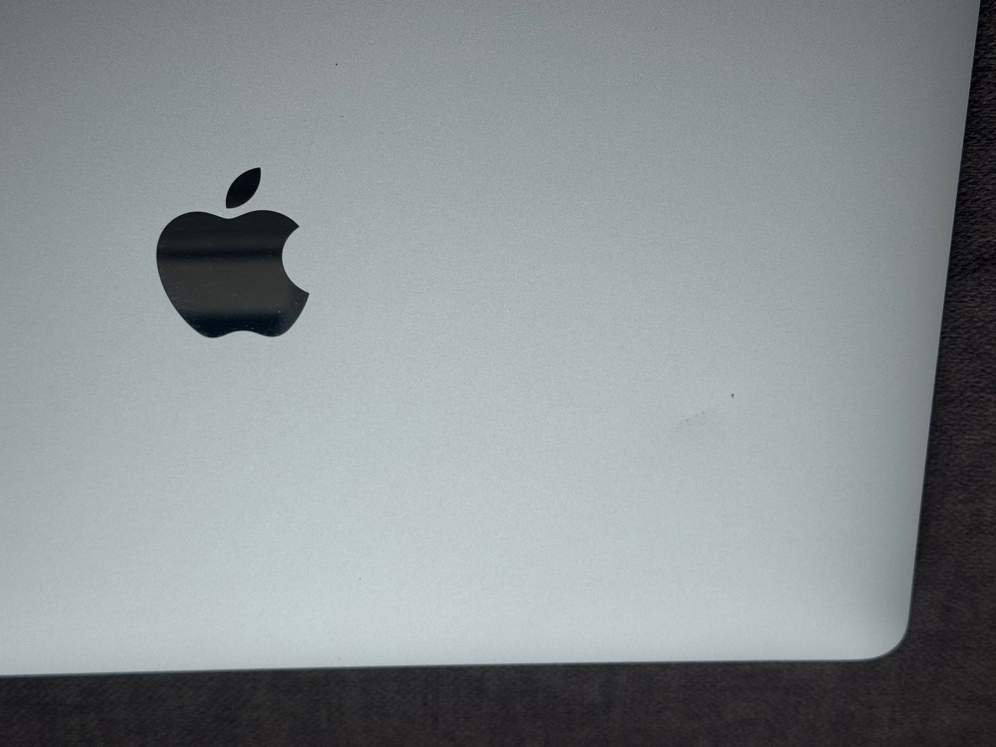 MacBook Air 13-inch M1 (Silver 2020) 8gb, 256gb Grade B