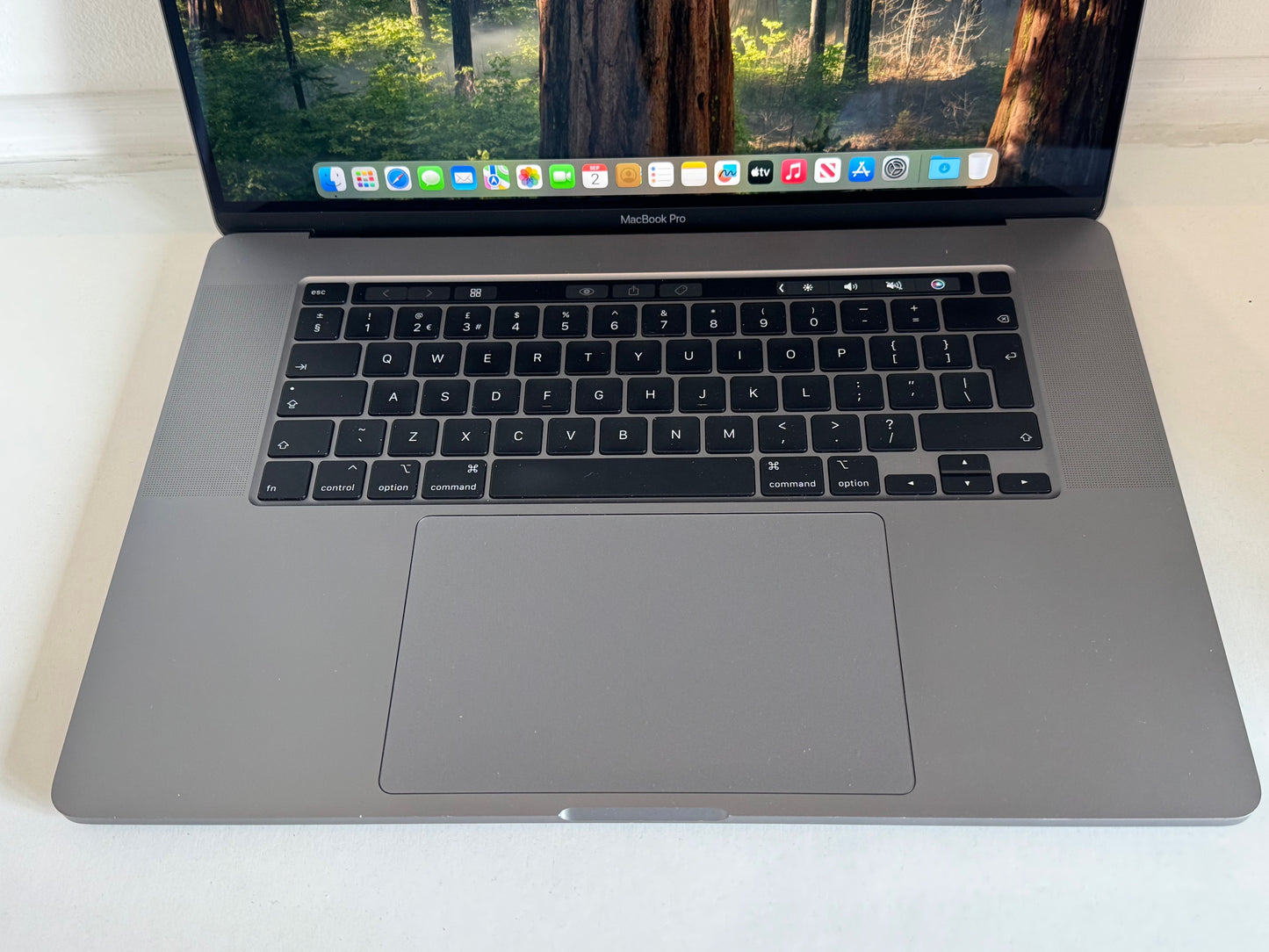 MacBook Pro 16-Inch 8 Core i9 2.4Ghz, 32gb, 1TB (Touchbar, 2019) Grade B