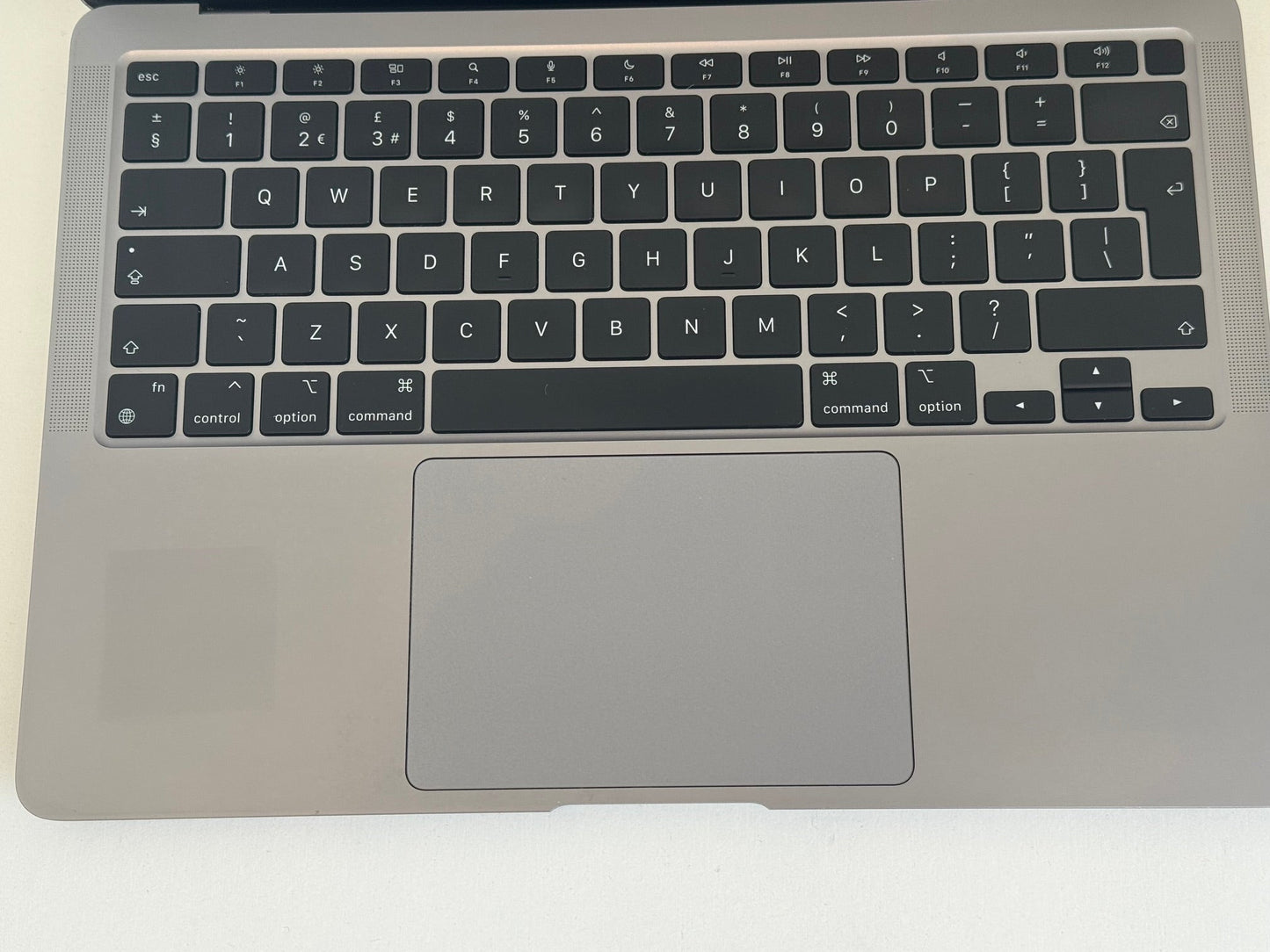MacBook Air 13-inch M1 (Space grey 2020) 8gb, 256gb - Grade B