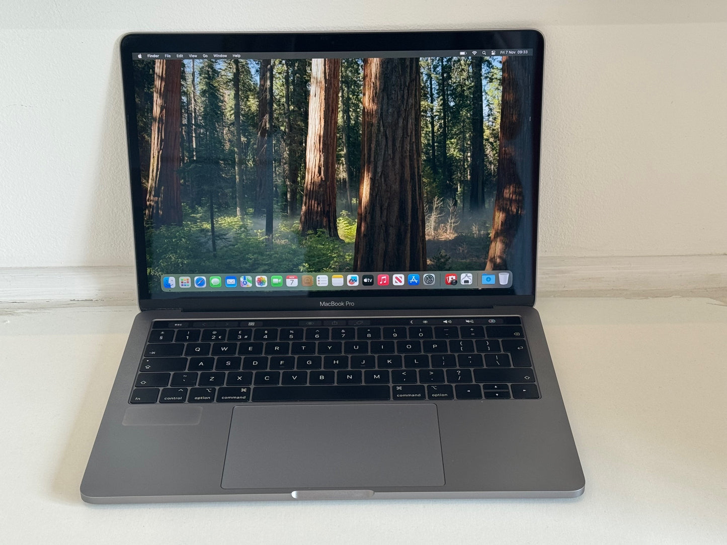 MacBook Pro 13-Inch Intel i7 2.8Ghz (Space Grey 2019), 16gb, 1TB Grade B