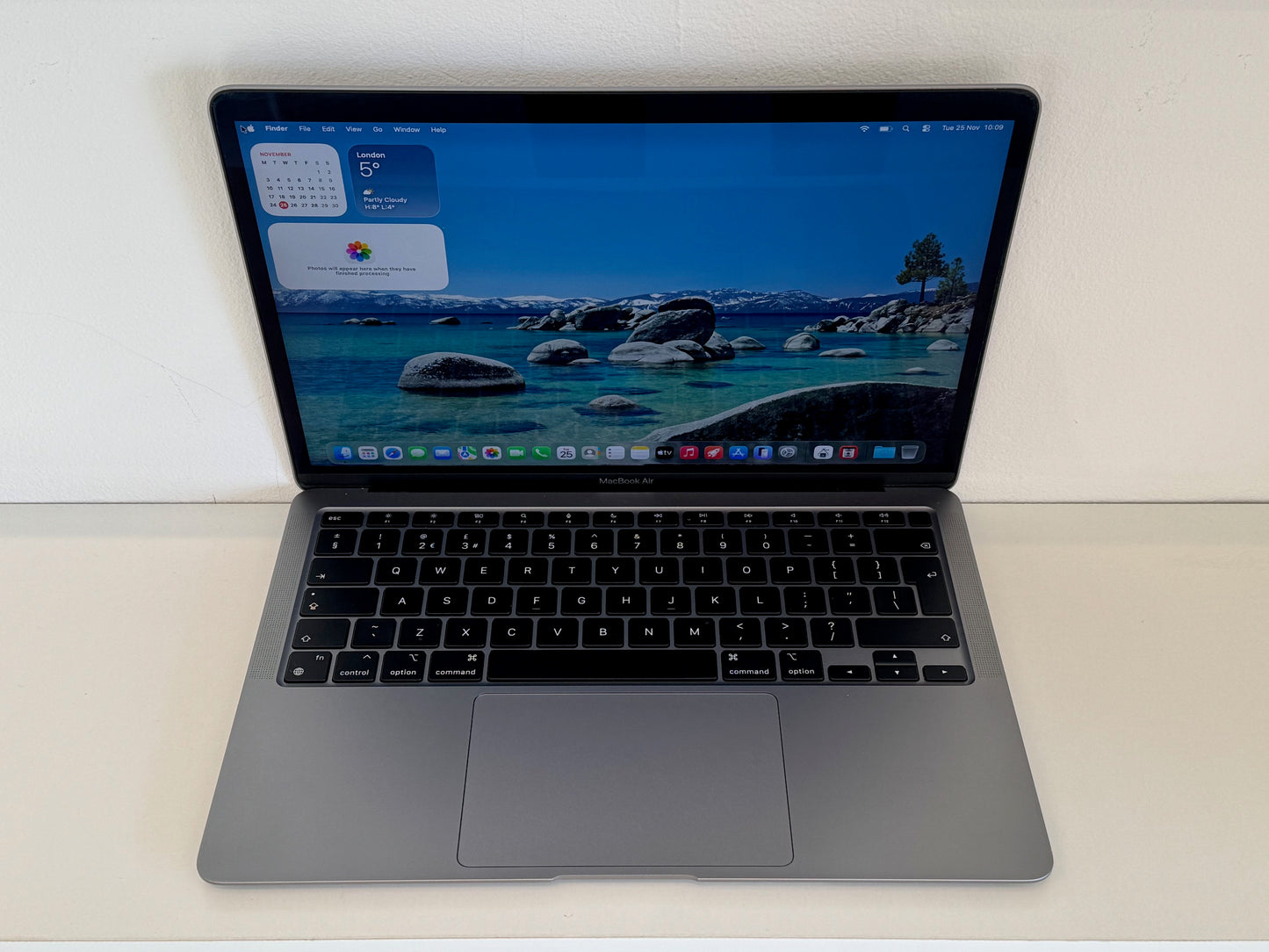 MacBook Air 13-inch M1 (Space grey 2020) 8gb, 256gb - Grade B