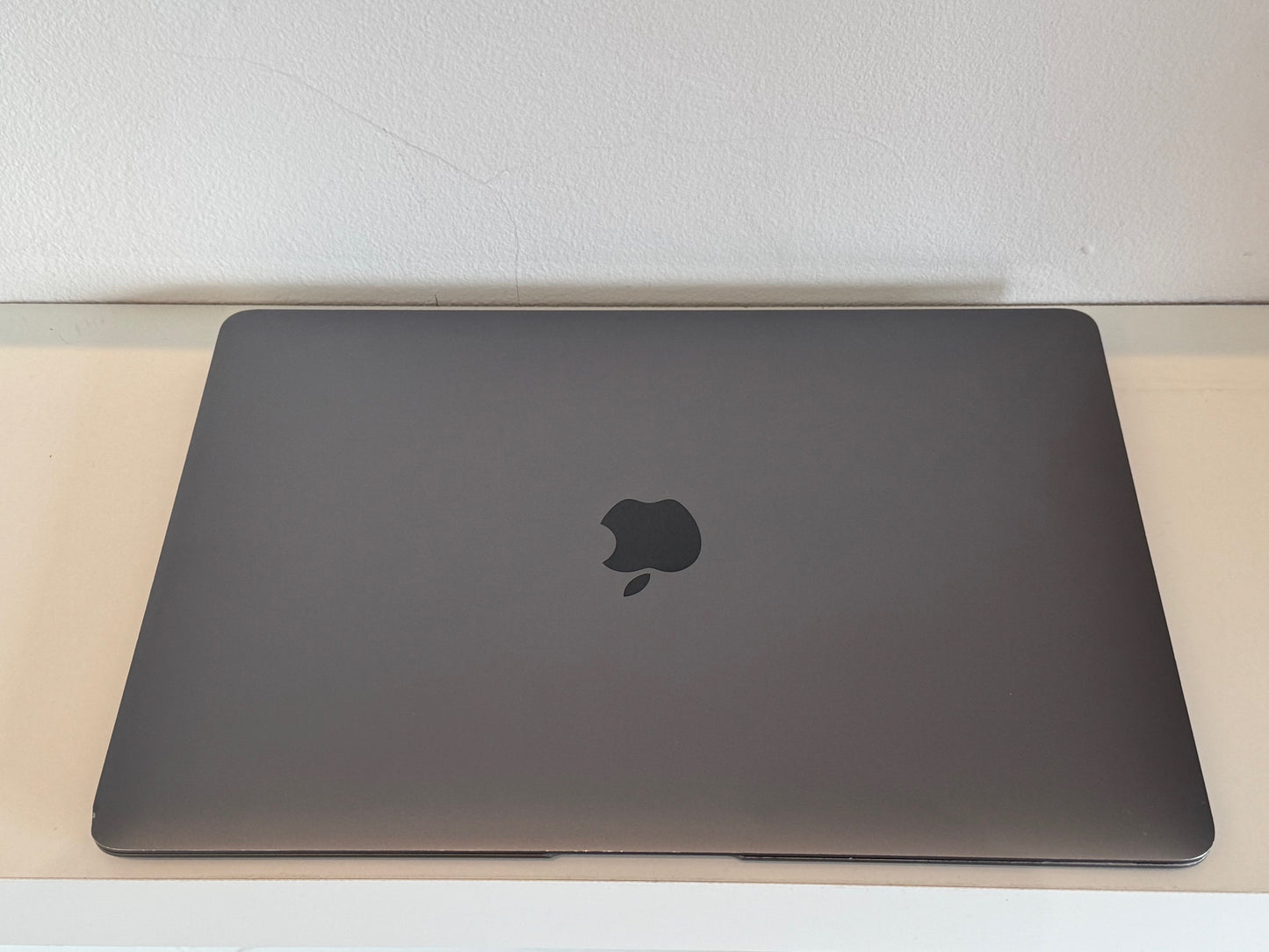 MacBook Air 13-inch M1 (Space grey 2020) 8gb, 256gb - Grade B