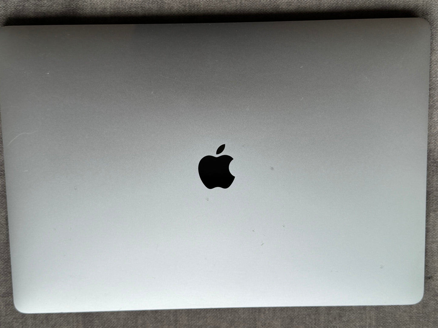 MacBook Pro 16-Inch 8 Core i9 2.3Ghz, 16gb, 1TB (Touchbar, 2019) GRADE B
