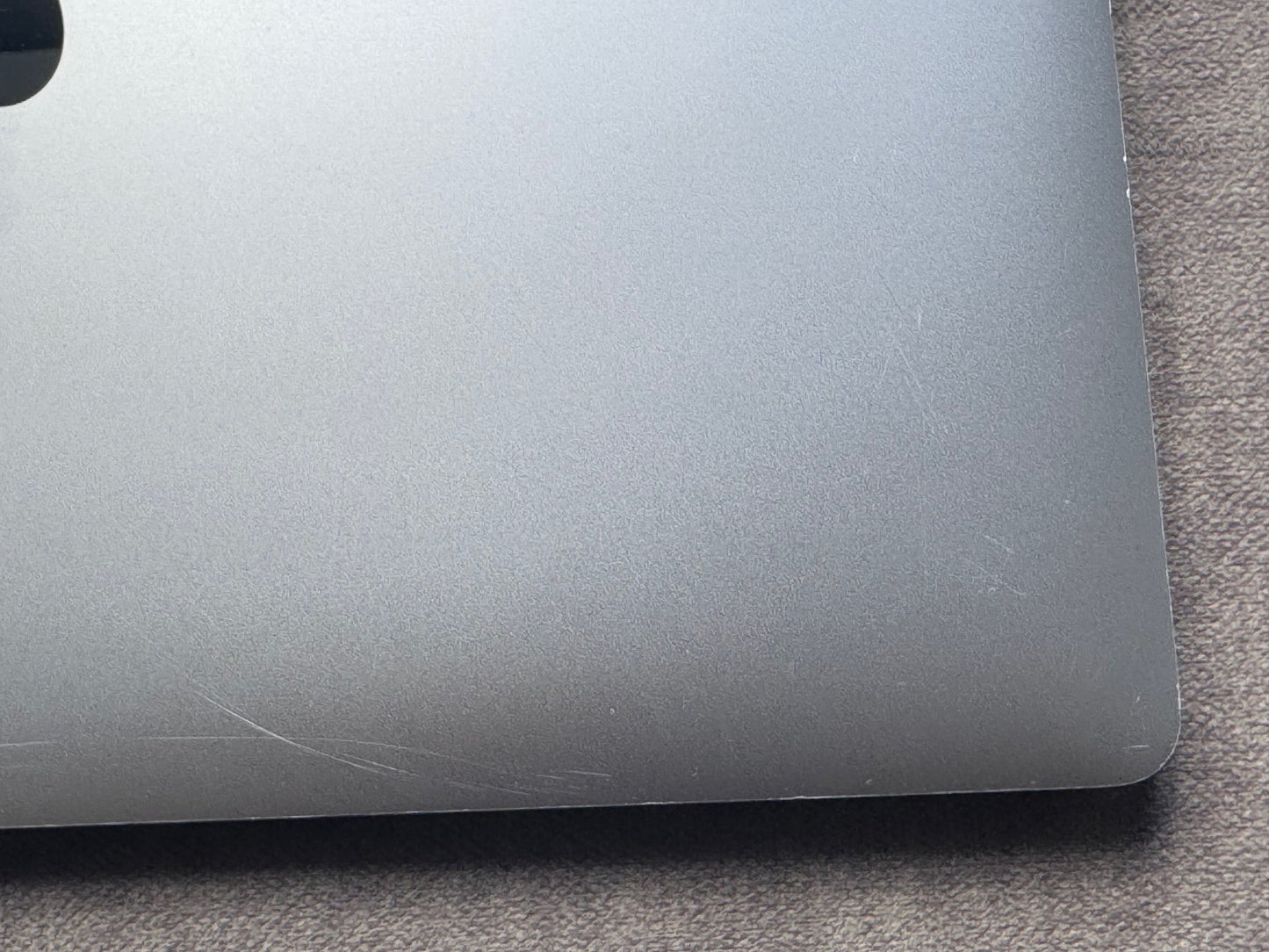 MacBook Pro 16-Inch 8 Core i9 2.4Ghz, 32gb, 1TB (Touchbar, 2019) Grade B