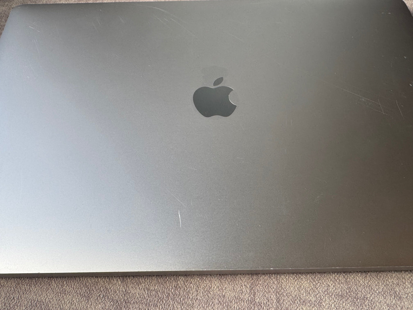 MacBook Pro 16-Inch 8 Core i9 2.4Ghz, 32gb, 1TB (Touchbar, 2019) Grade B