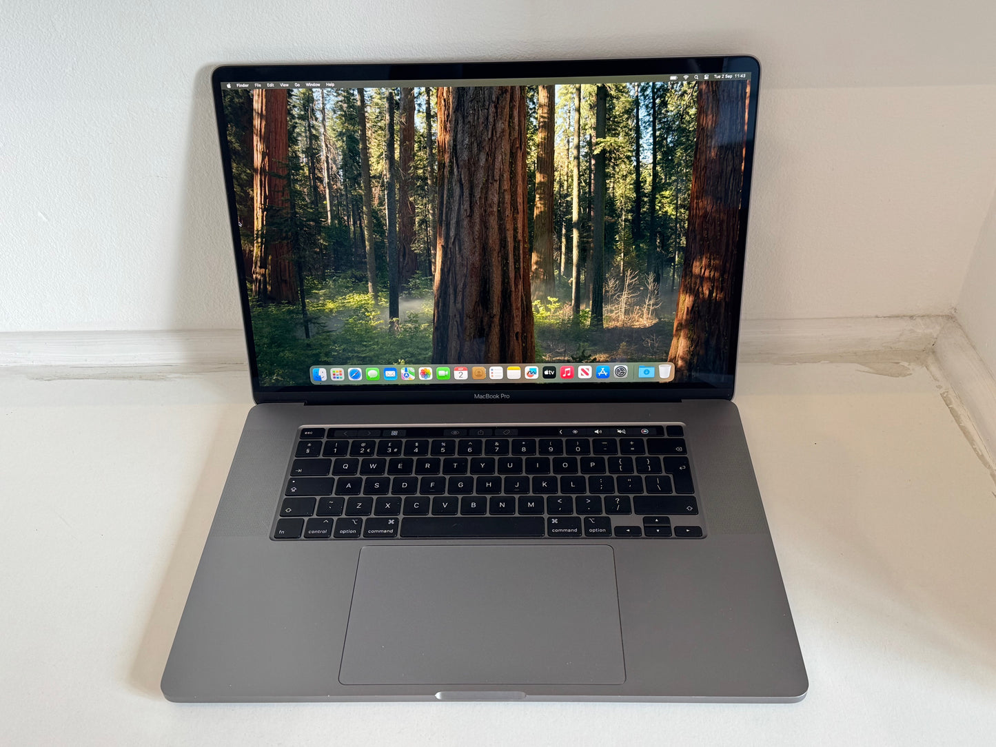 MacBook Pro 16-Inch 8 Core i9 2.4Ghz, 32gb, 1TB (Touchbar, 2019) Grade B