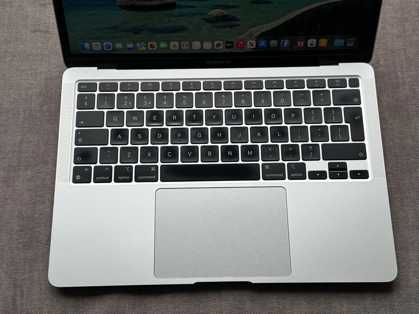 MacBook Air 13-inch M1 (Silver 2020) 8gb, 256gb Grade B