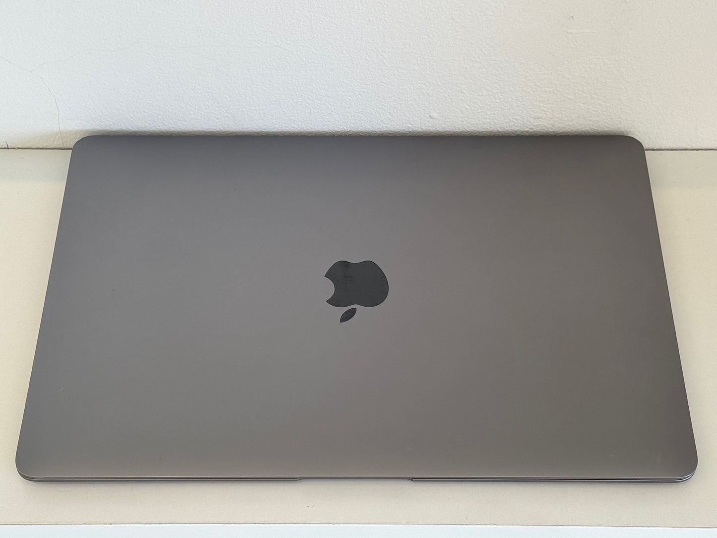 MacBook Air 13-inch M1 (Space grey 2020) 8gb, 256gb - Grade B