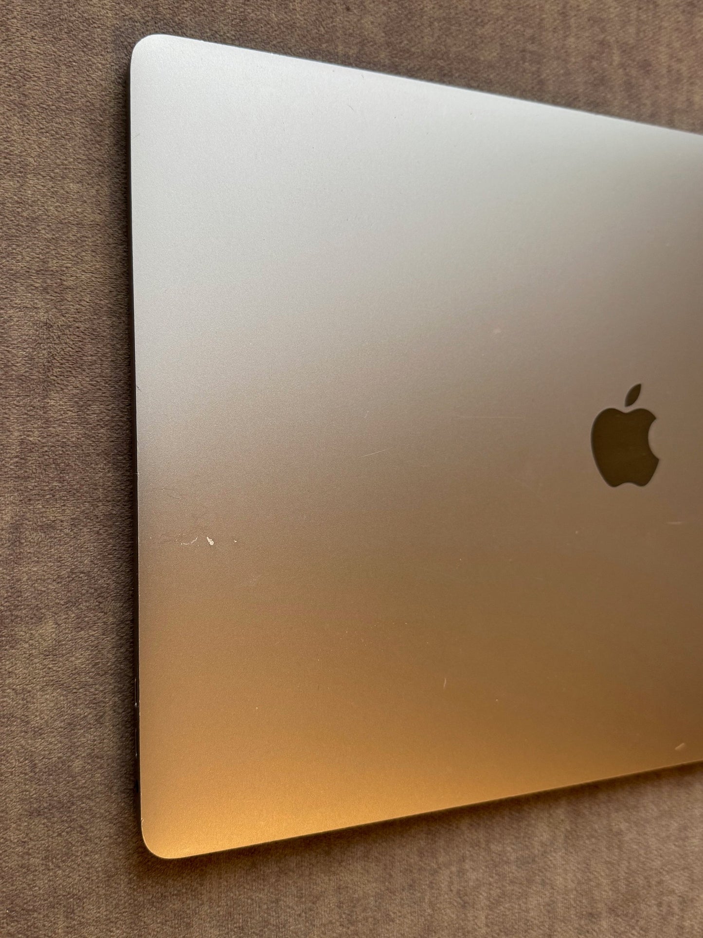 MacBook Pro 16-Inch 8 Core i9 2.4Ghz, 32gb, 1TB (Touchbar, 2019) Grade B