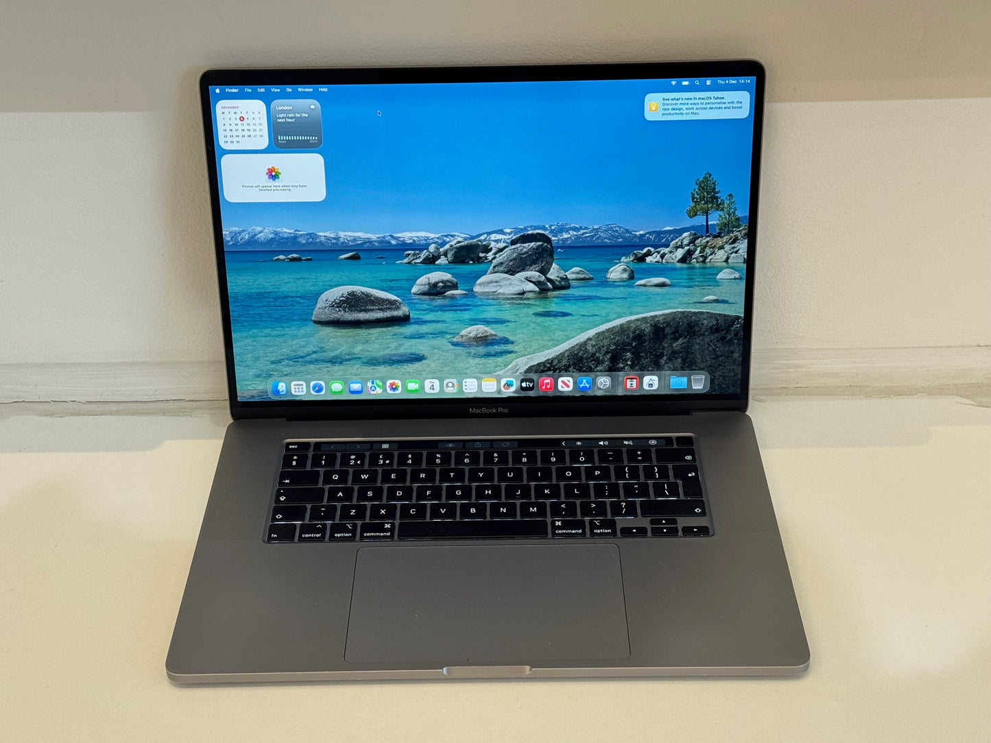 MacBook Pro 16-Inch 8 Core i9 2.4Ghz, 32gb, 1TB (Touchbar, 2019) Grade B