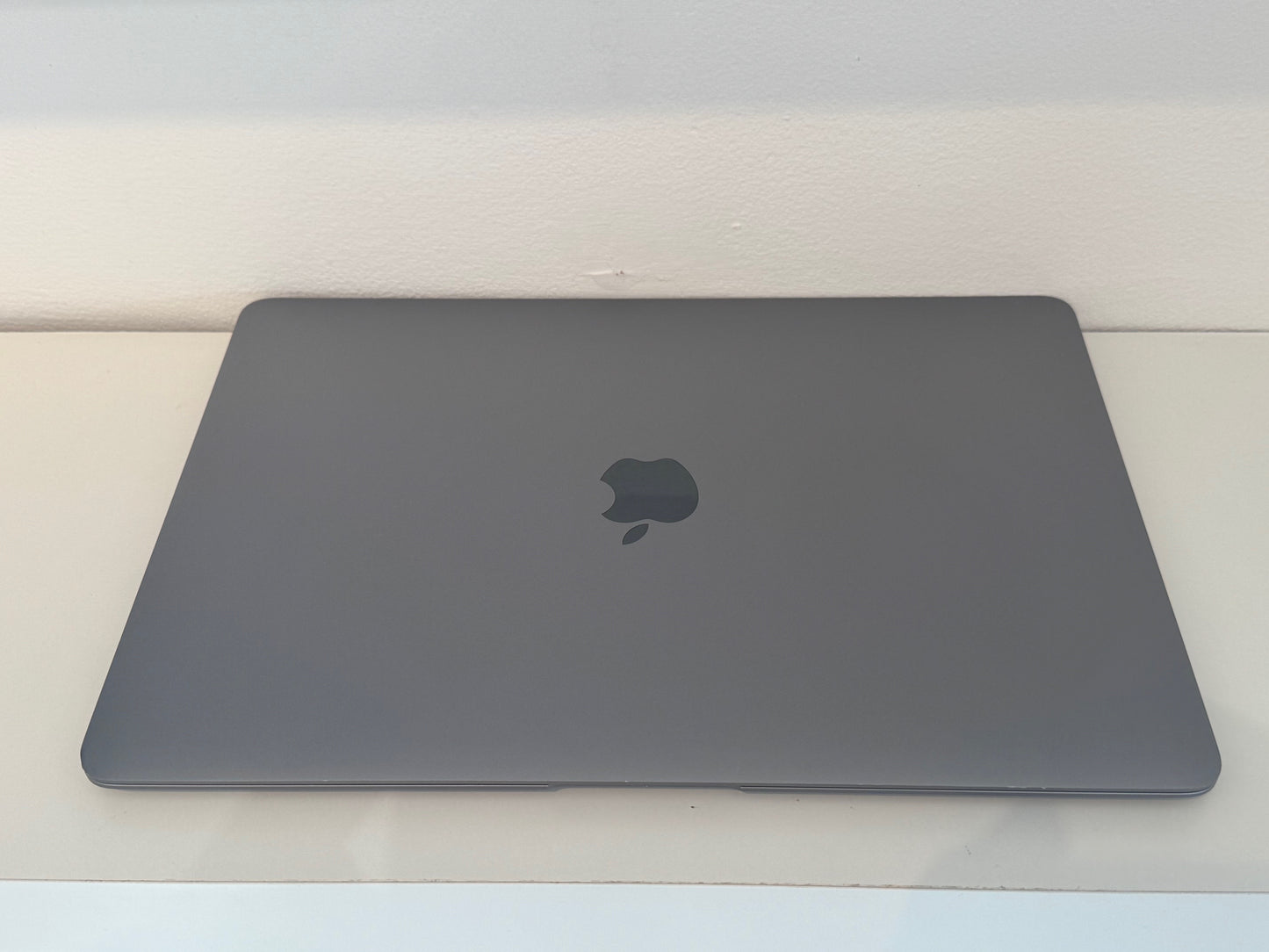 MacBook Air 13-inch M1 (Space grey 2020) 8gb, 256gb - Grade B