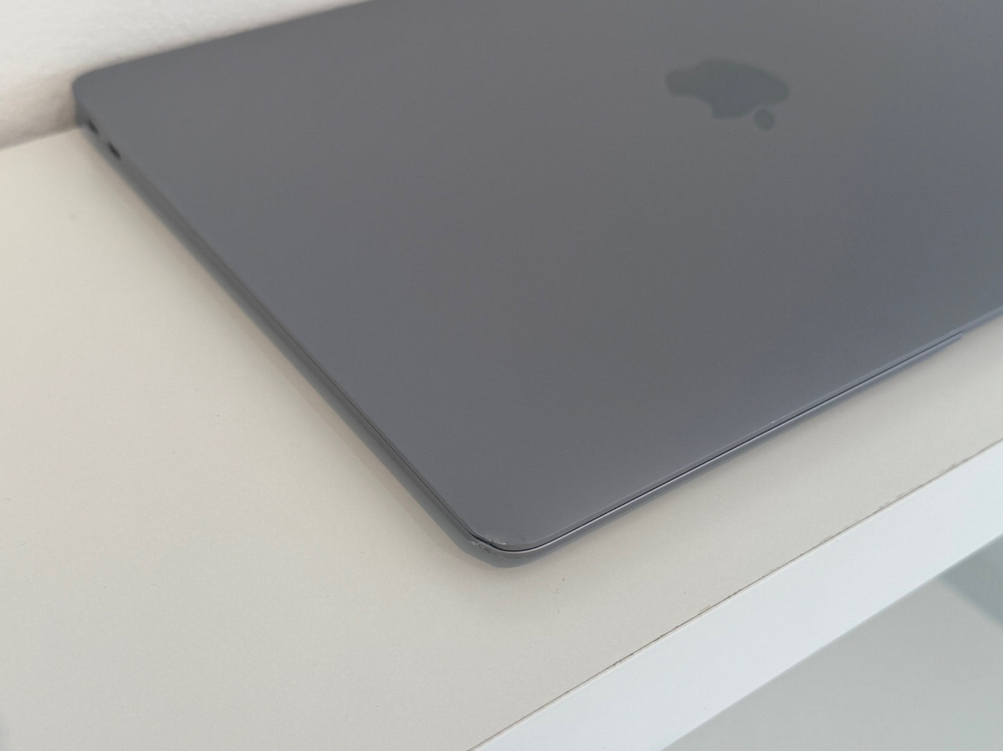 MacBook Air 13-inch M1 (Space grey 2020) 8gb, 256gb - Grade B