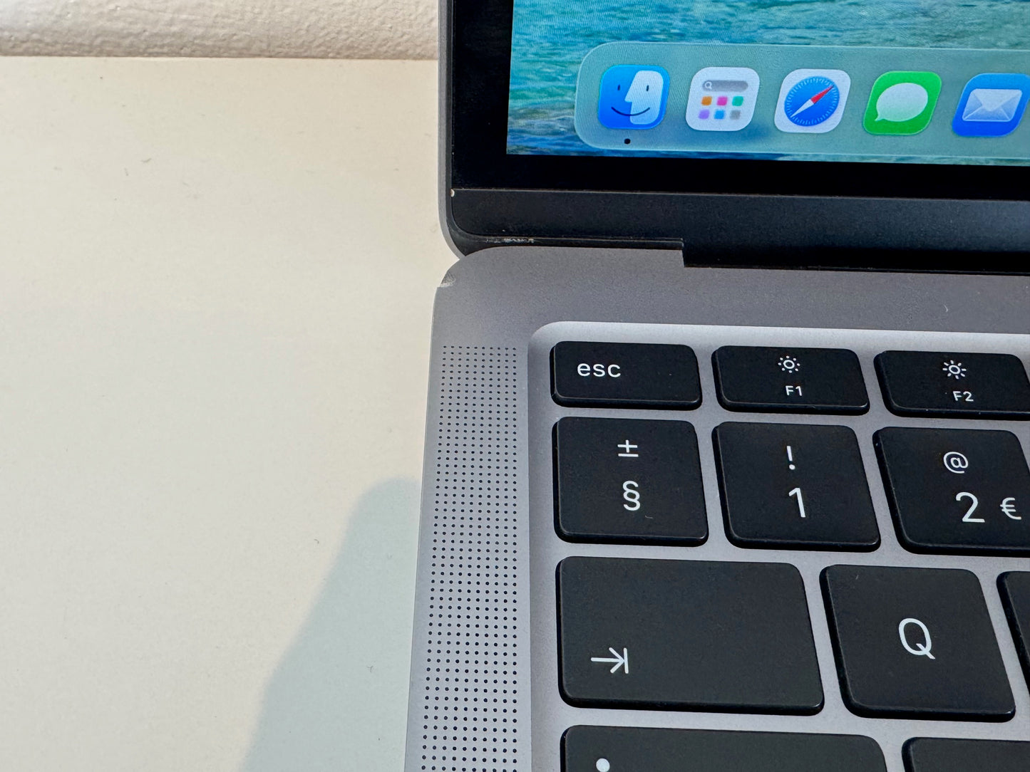 MacBook Air 13-inch M1 (Space grey 2020) 8gb, 256gb - Grade B