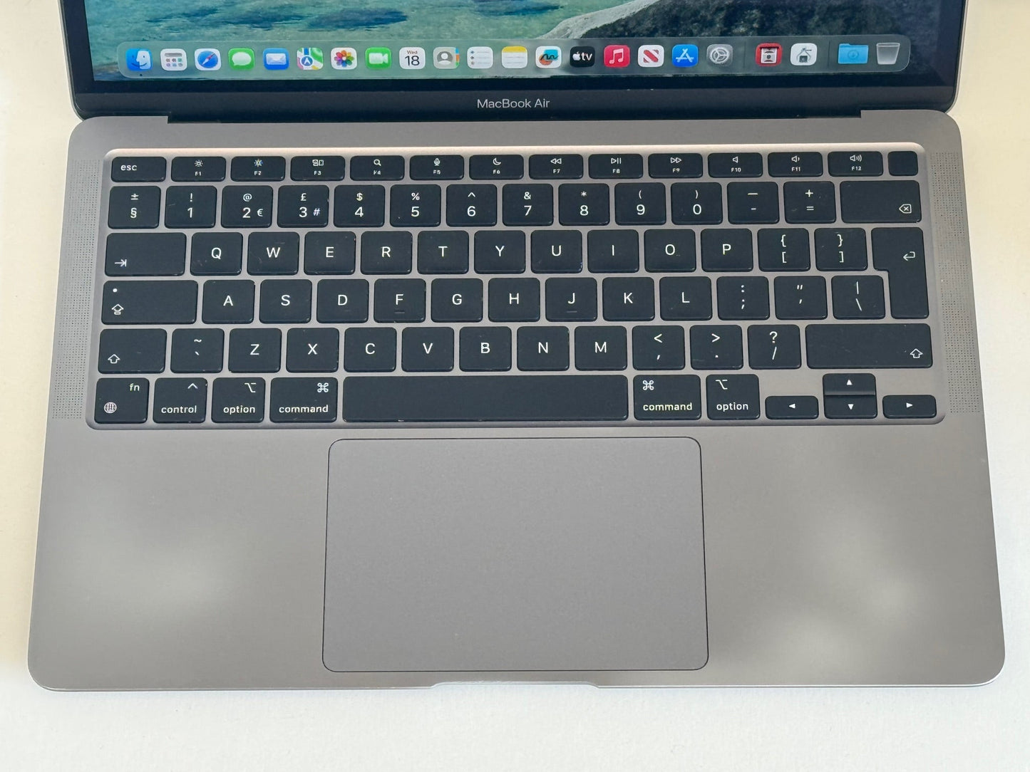 MacBook Air 13-inch M1 (Space grey 2020) 8gb, 256gb - Grade B