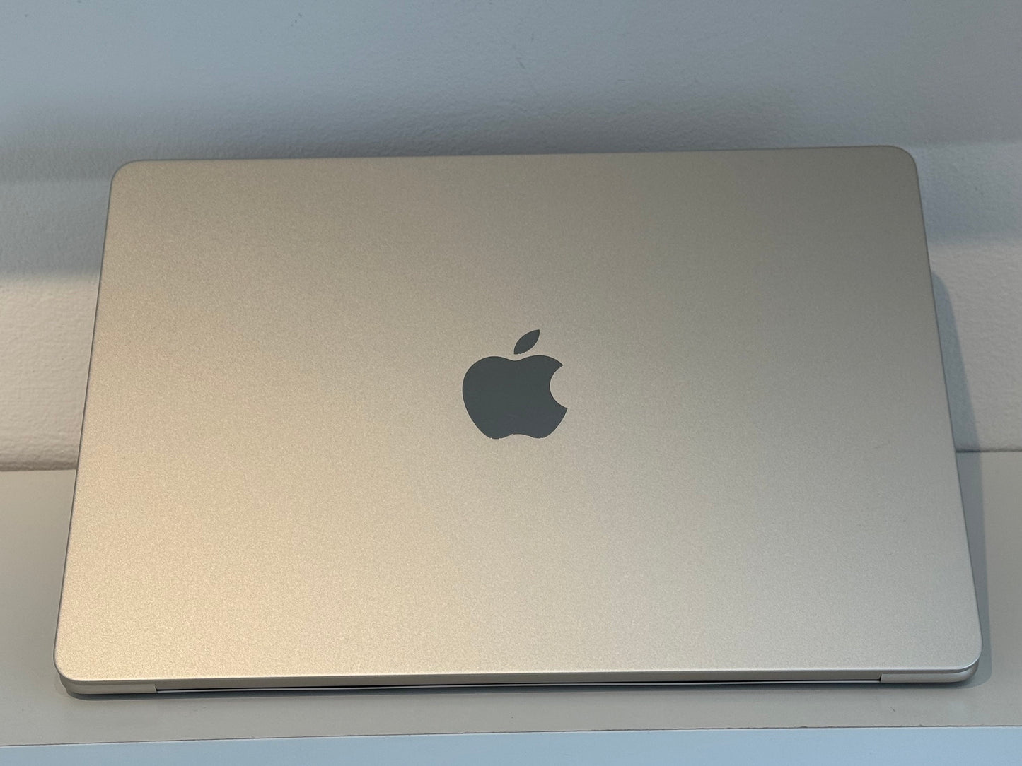 MacBook Air 13-inch M2 (Starlight 2022) 8gb, 256gb Grade B