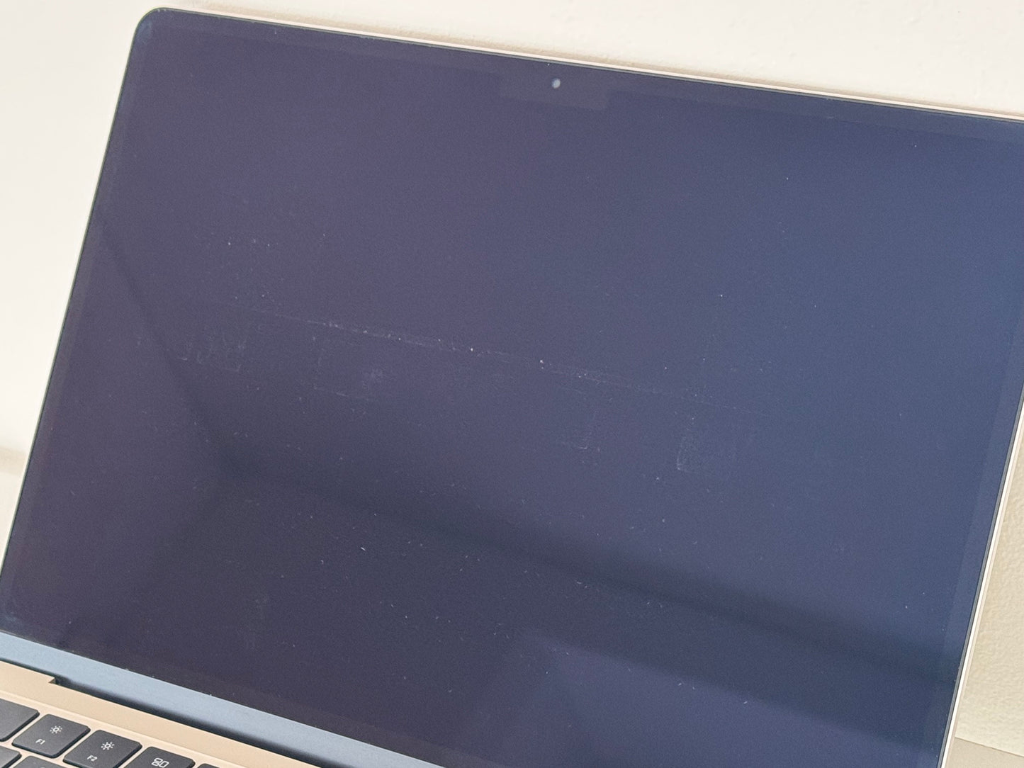 MacBook Air 13-inch M2 (Starlight 2022) 8gb, 256gb Grade B