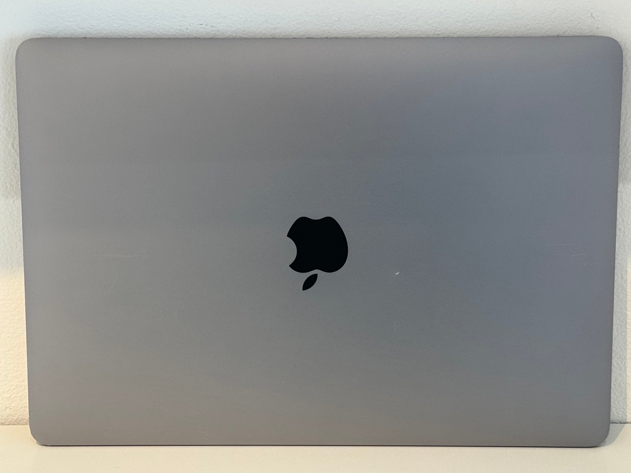 MacBook Pro 13-Inch M1 (Space Grey 2020) 16gb, 256GB Grade B