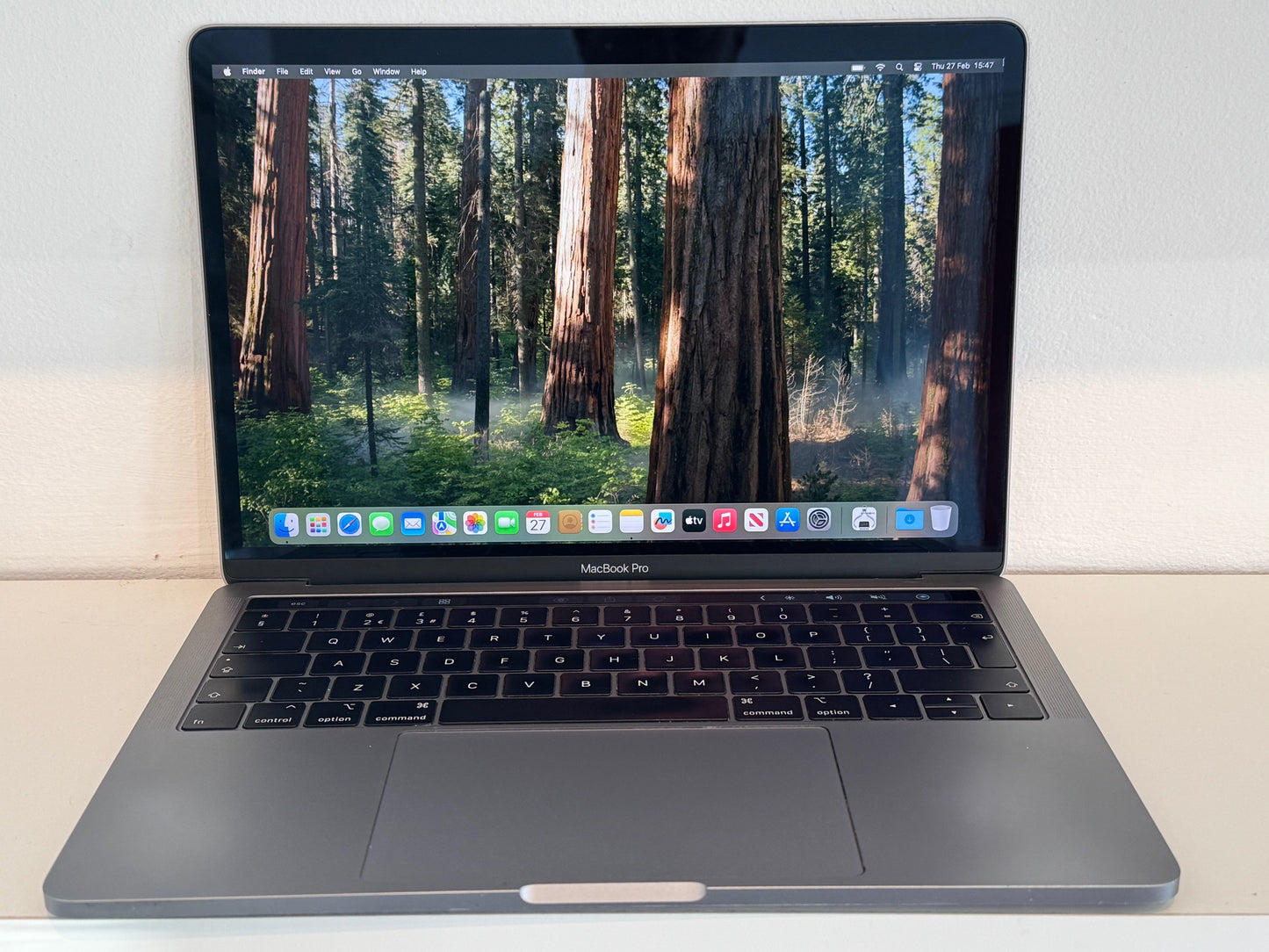 MacBook Pro 13-Inch Intel i5 2.4Ghz, 16gb 256gb (Touchbar, 2019) Grade B