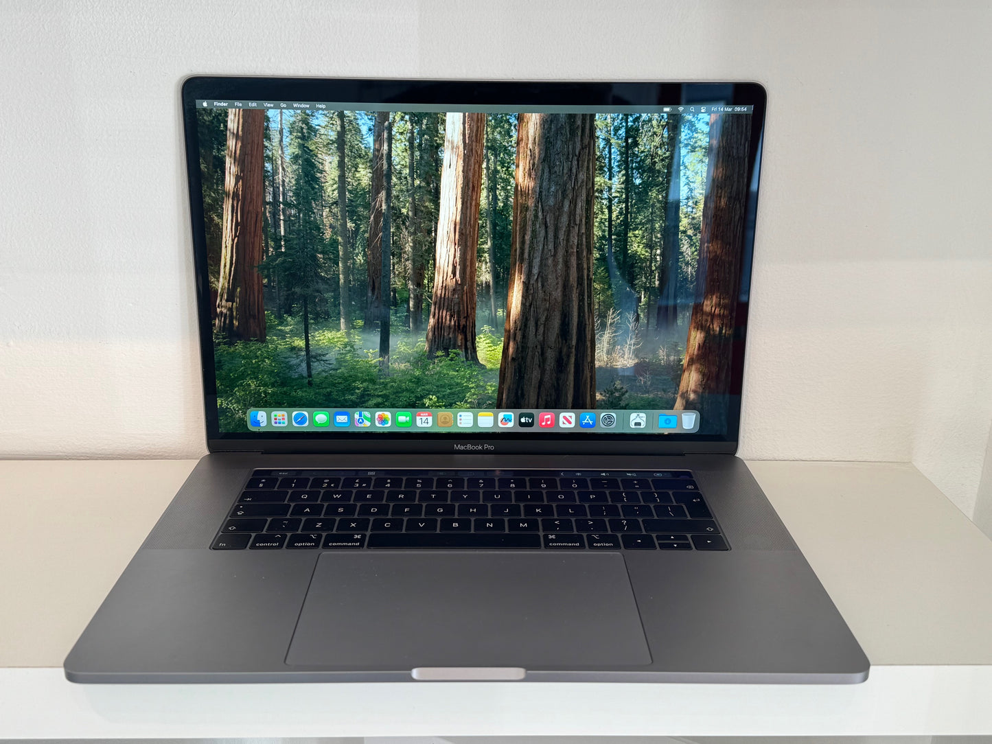 MacBook Pro 15-Inch 6-Core i9 2.9Ghz, 32gb 512GB (Touchbar, 2018) GRADE B