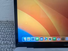 MacBook Pro 13-Inch Intel i7 2.7Ghz, 16gb 1TB (Touchbar, 2018) GRADE B