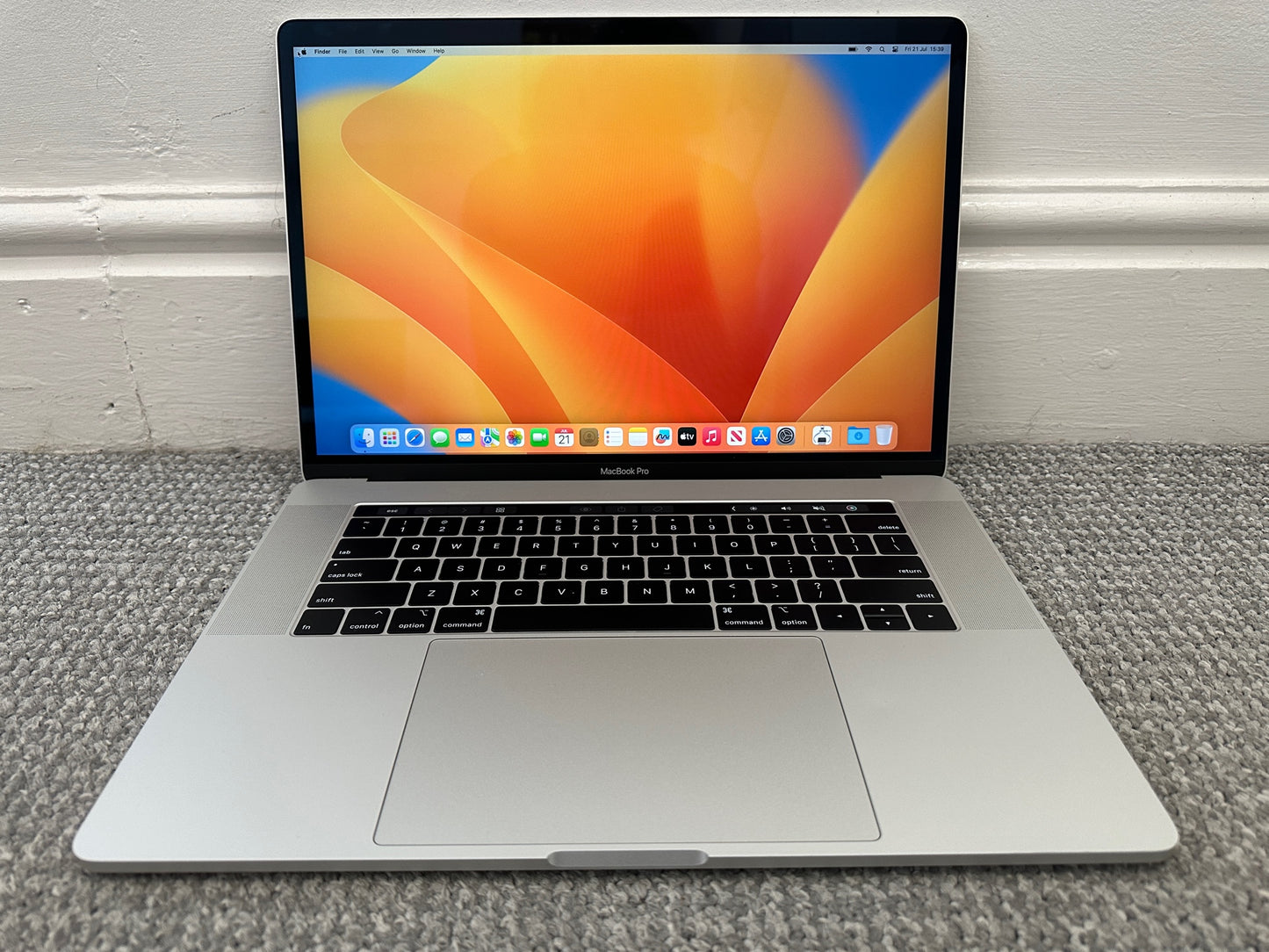 MacBook Pro 15-Inch 6-Core i7 2.2Ghz, 16gb 256gb (Touchbar, 2018) GRADE B