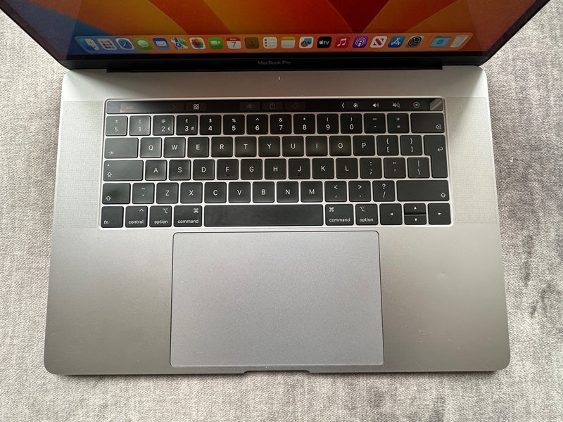 MacBook Pro 15-Inch 6-Core i7 2.2Ghz, 16gb 256gb (Touchbar, 2018) GRADE B