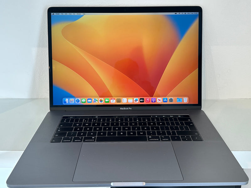 MacBook Pro 15-Inch 6-Core i7 2.2Ghz, 16gb 256gb (Touchbar, 2018) GRADE B